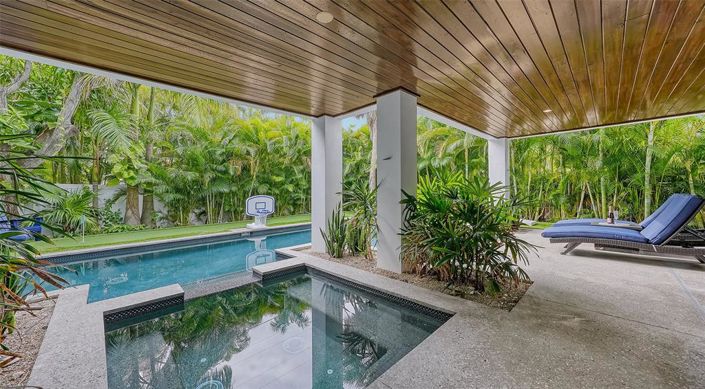 Image No.60-6 Bed Property for sale