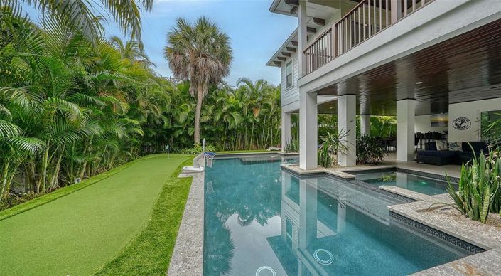 Image No.61-6 Bed Property for sale