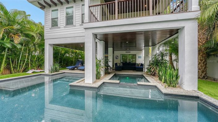 Image No.63-6 Bed Property for sale