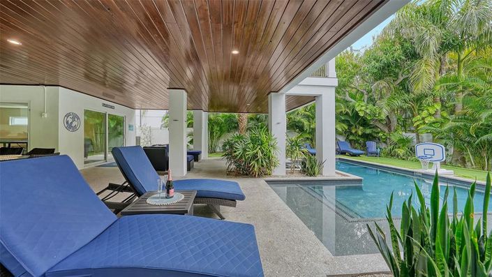 Image No.66-6 Bed Property for sale