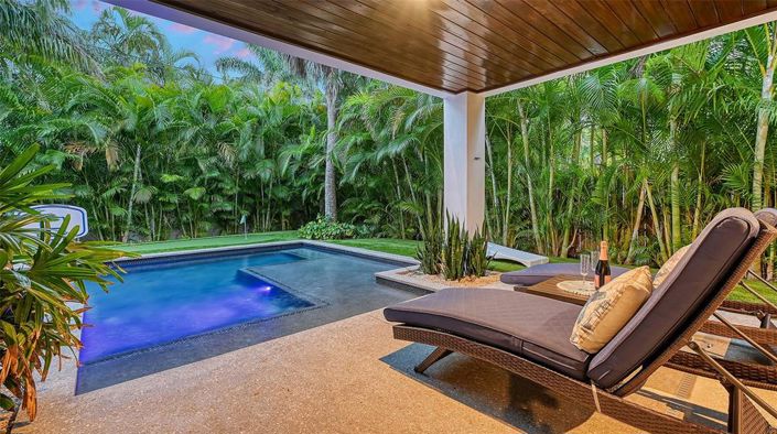 Image No.78-6 Bed Property for sale