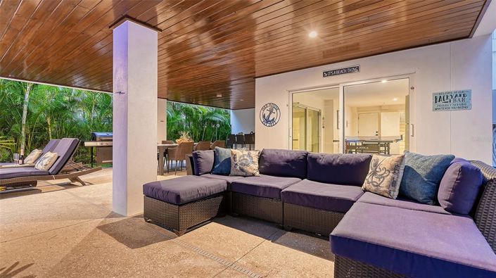 Image No.80-6 Bed Property for sale