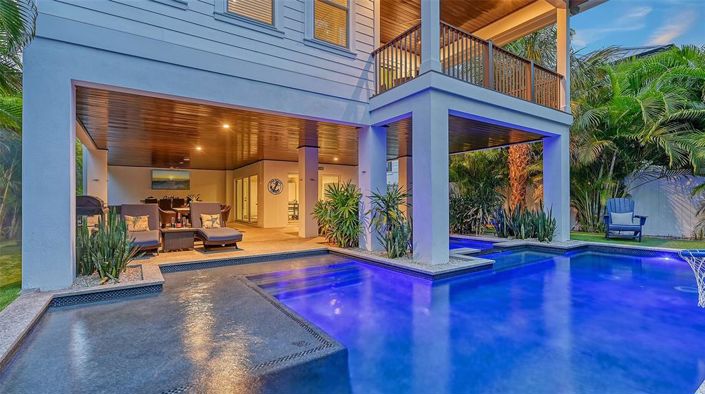 Image No.81-6 Bed Property for sale