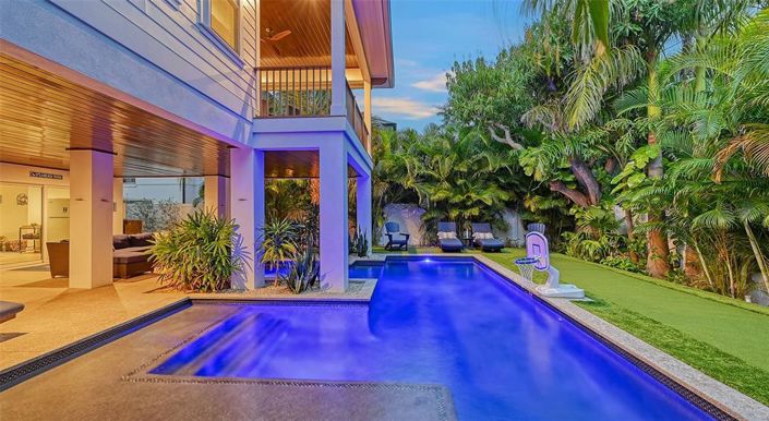 Image No.86-6 Bed Property for sale