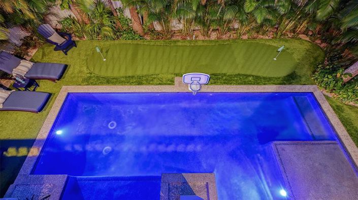 Image No.90-6 Bed Property for sale