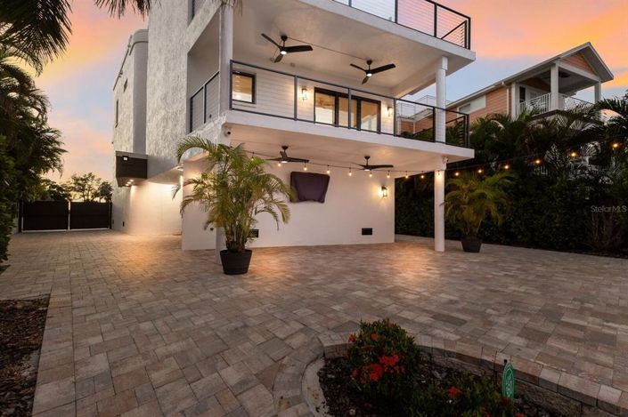 Image No.16-5 Bed Property for sale