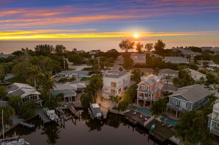 Image No.20-5 Bed Property for sale