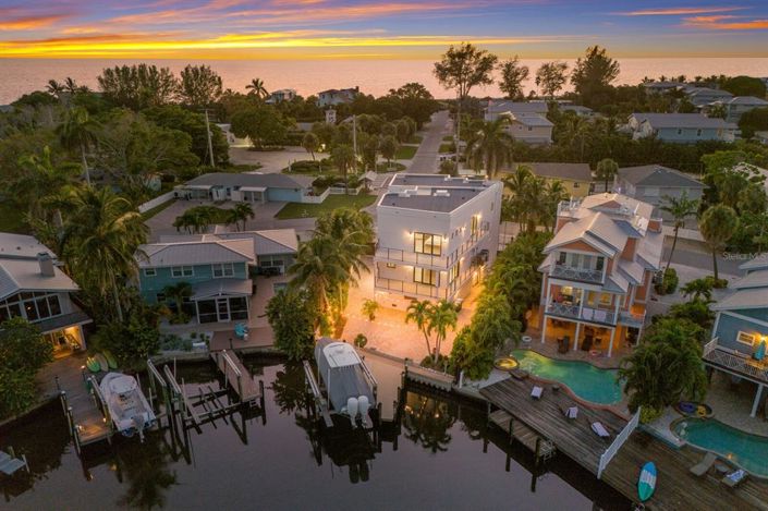 Image No.25-5 Bed Property for sale