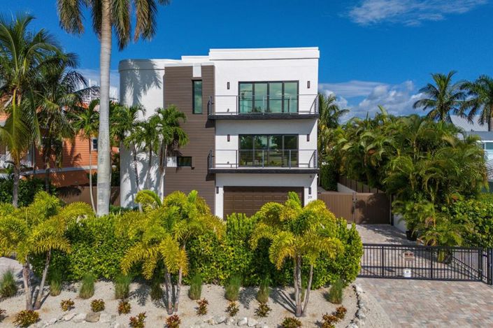 Image No.29-5 Bed Property for sale