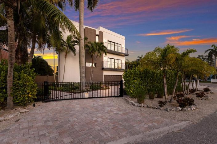 Image No.3-5 Bed Property for sale