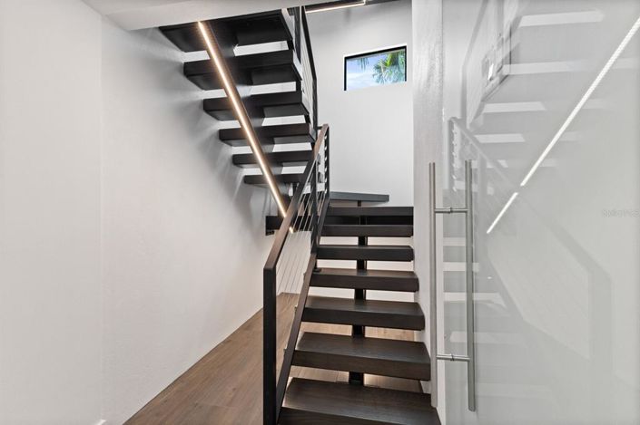 Image No.32-5 Bed Property for sale