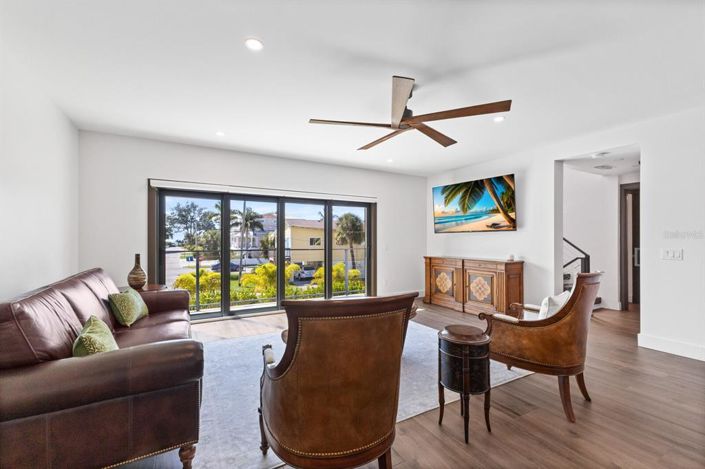 Image No.35-5 Bed Property for sale