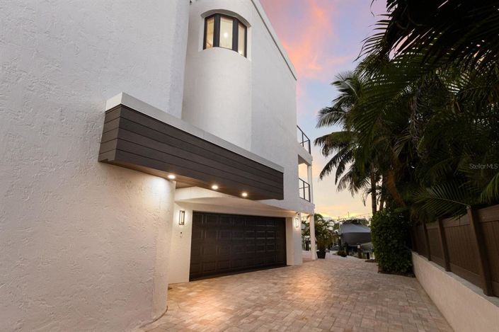 Image No.4-5 Bed Property for sale