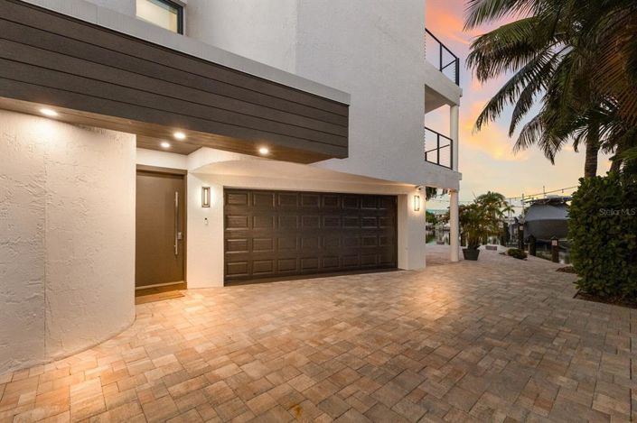 Image No.5-5 Bed Property for sale