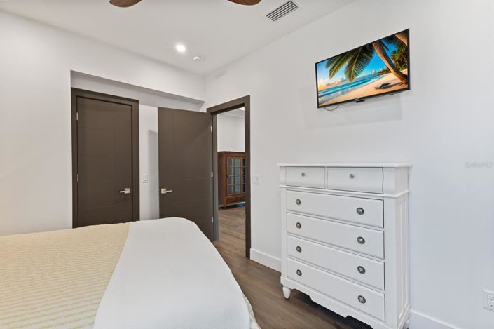 Image No.55-5 Bed Property for sale