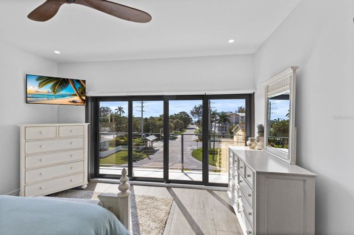 Image No.56-5 Bed Property for sale