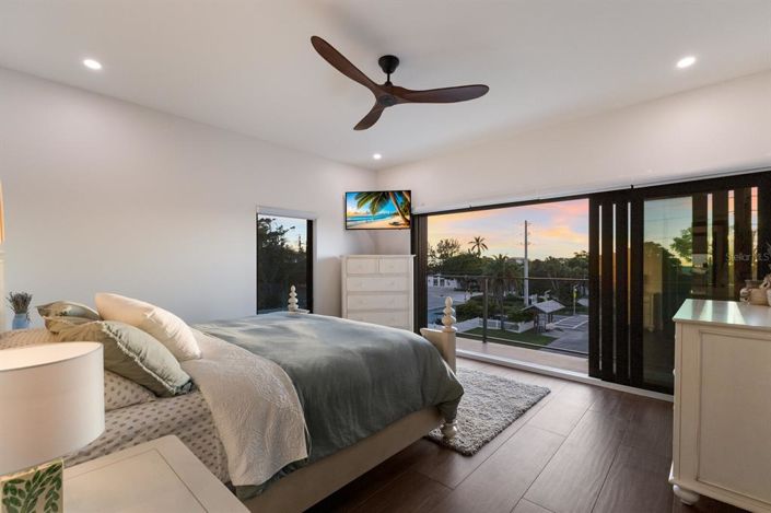 Image No.58-5 Bed Property for sale