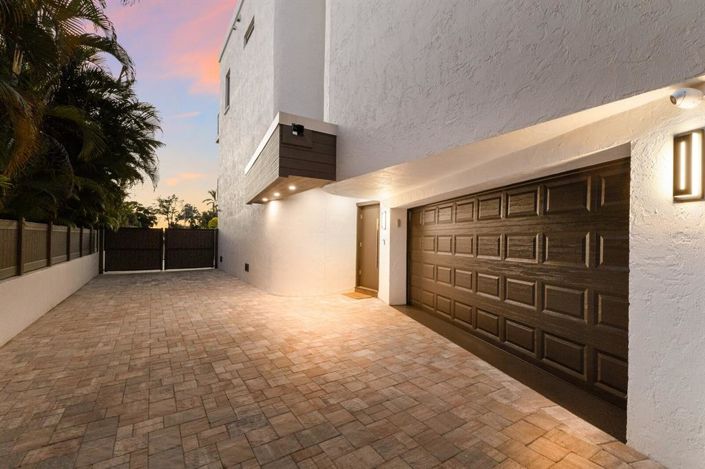 Image No.6-5 Bed Property for sale