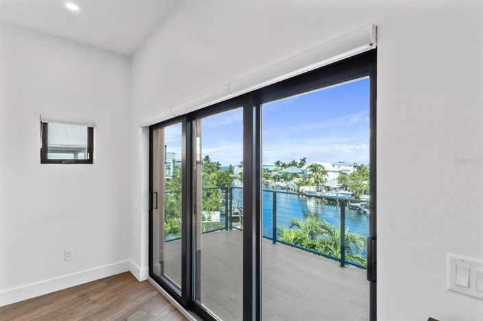 Image No.66-5 Bed Property for sale