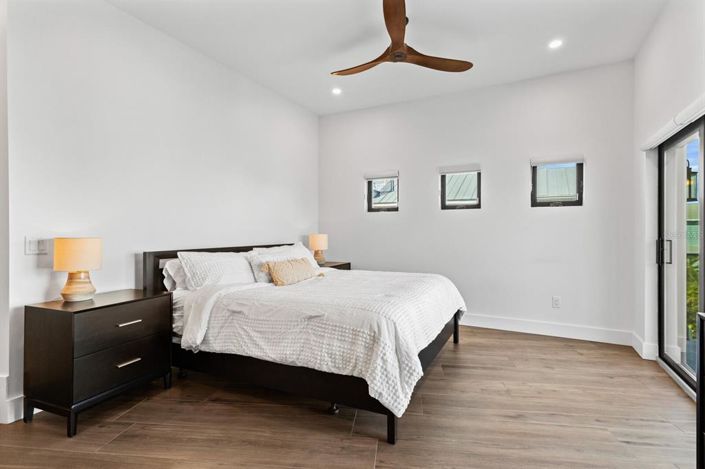 Image No.67-5 Bed Property for sale