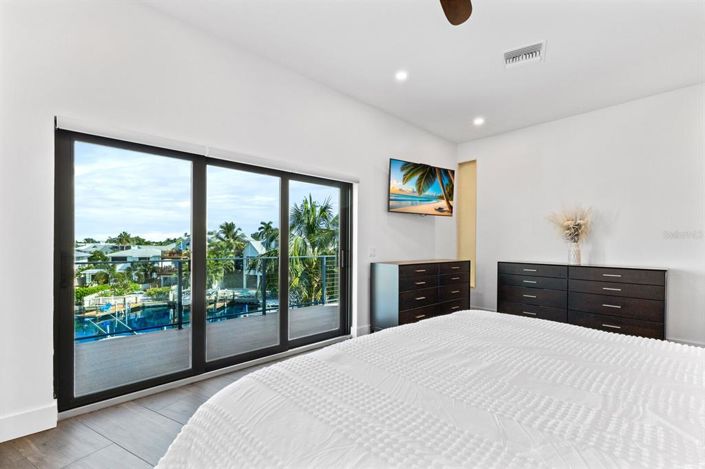 Image No.68-5 Bed Property for sale