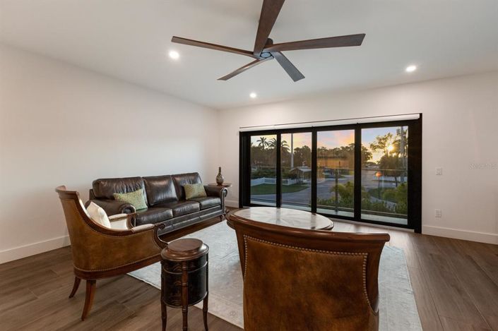 Image No.7-5 Bed Property for sale