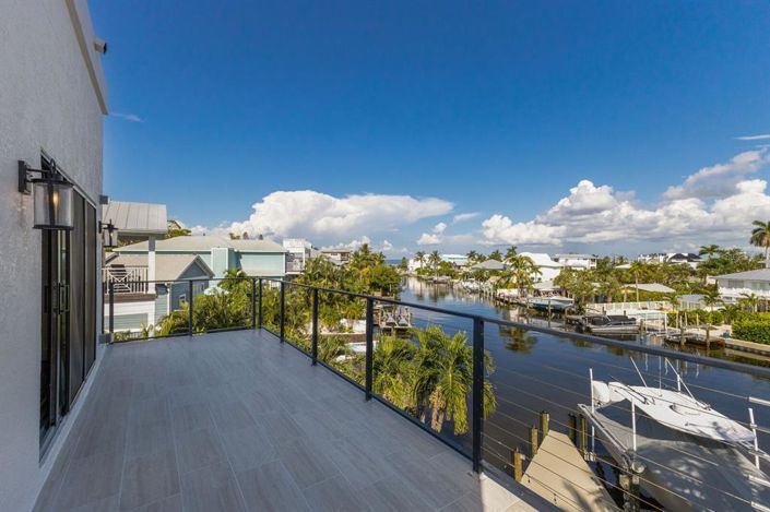 Image No.72-5 Bed Property for sale