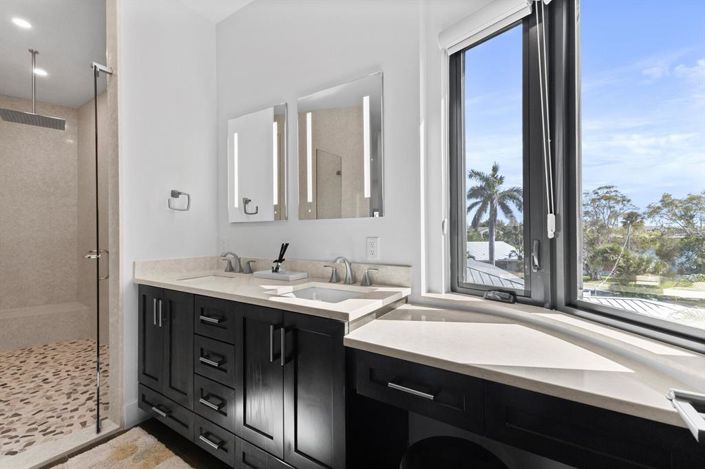 Image No.76-5 Bed Property for sale