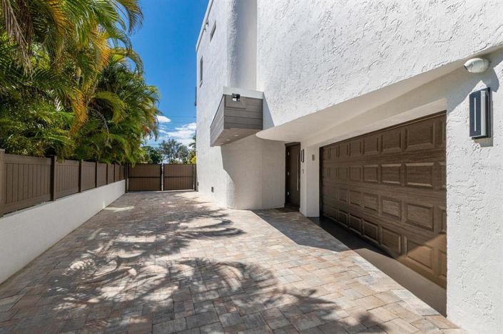 Image No.79-5 Bed Property for sale