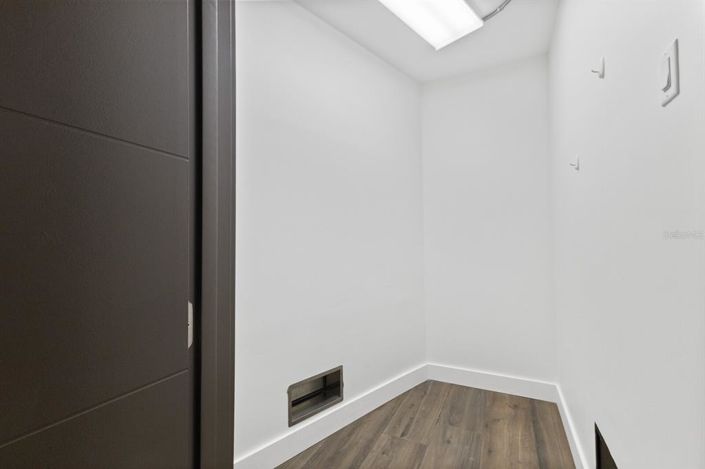 Image No.85-5 Bed Property for sale