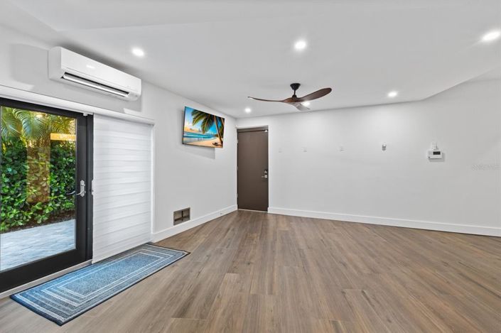 Image No.89-5 Bed Property for sale