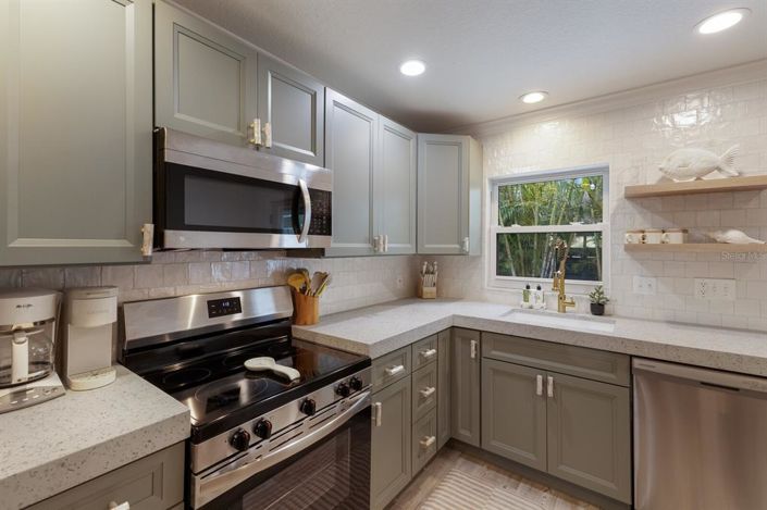 Image No.13-2 Bed Property for sale