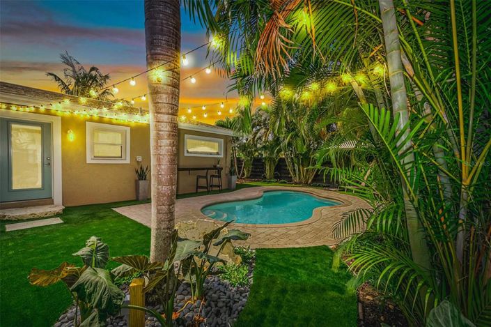 Image No.28-2 Bed Property for sale