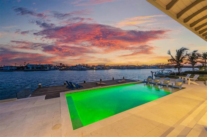 Image No.10-5 Bed Property for sale