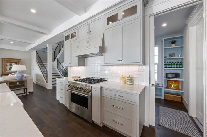 Image No.17-5 Bed Property for sale