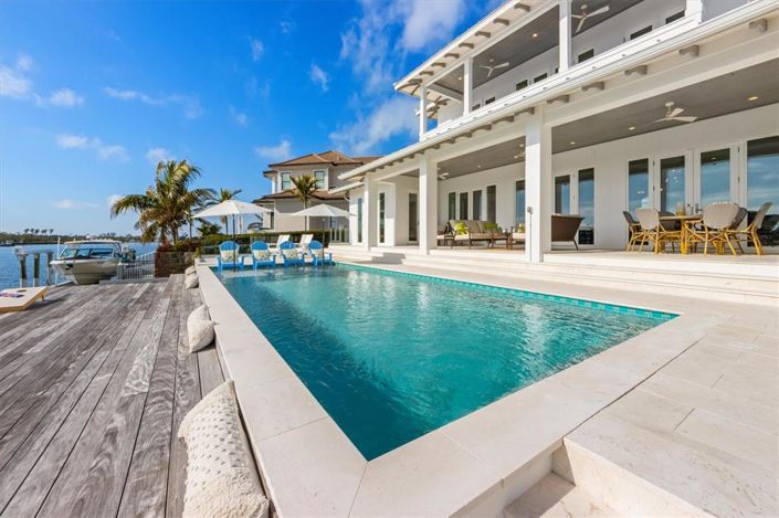 Image No.30-5 Bed Property for sale