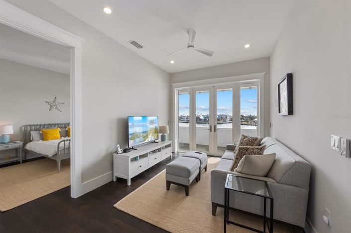 Image No.38-5 Bed Property for sale