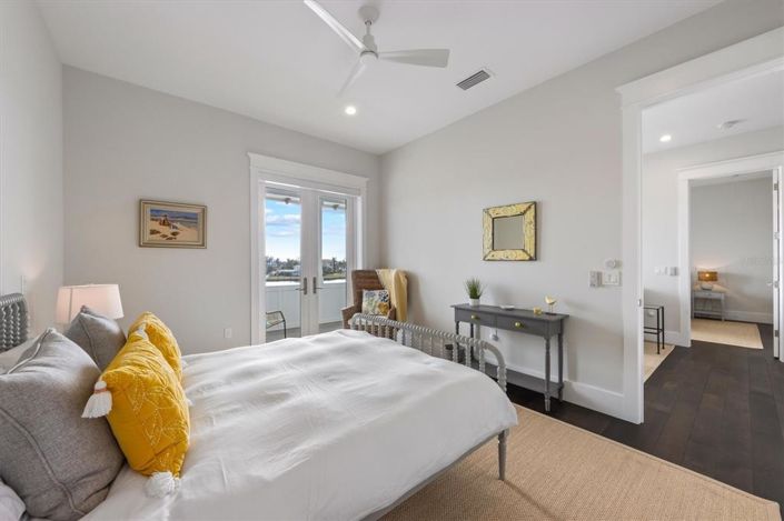 Image No.40-5 Bed Property for sale