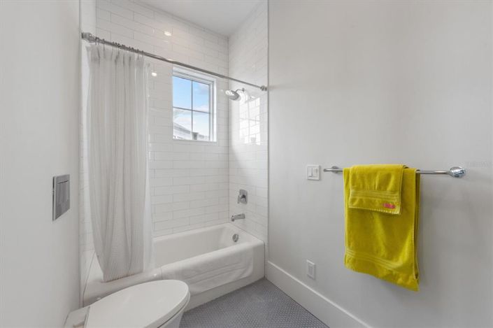 Image No.46-5 Bed Property for sale