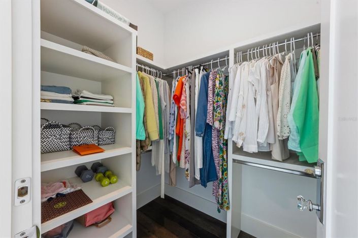 Image No.56-5 Bed Property for sale