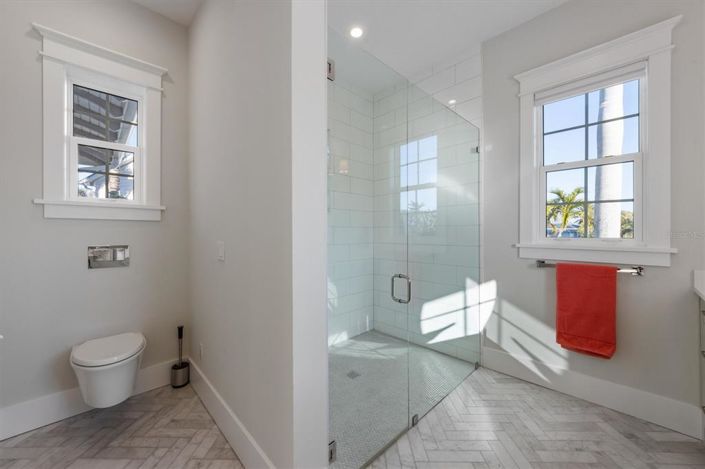 Image No.64-5 Bed Property for sale