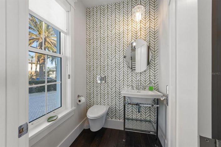 Image No.66-5 Bed Property for sale