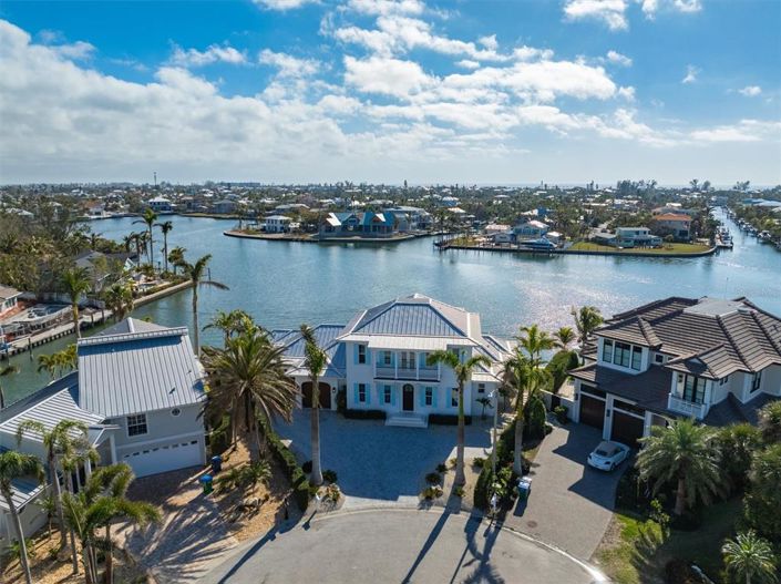 Image No.70-5 Bed Property for sale