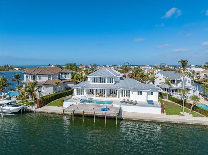 Image No.72-5 Bed Property for sale