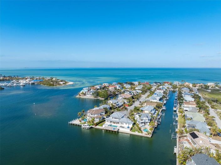 Image No.77-5 Bed Property for sale