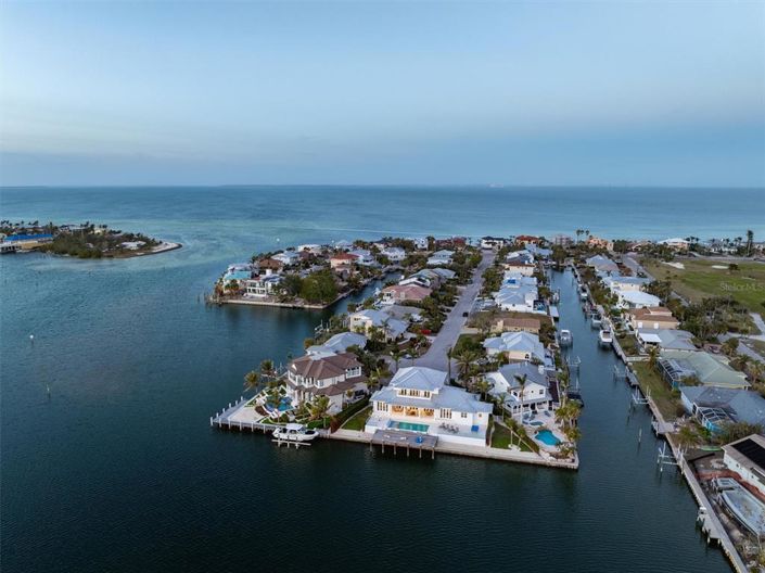 Image No.81-5 Bed Property for sale