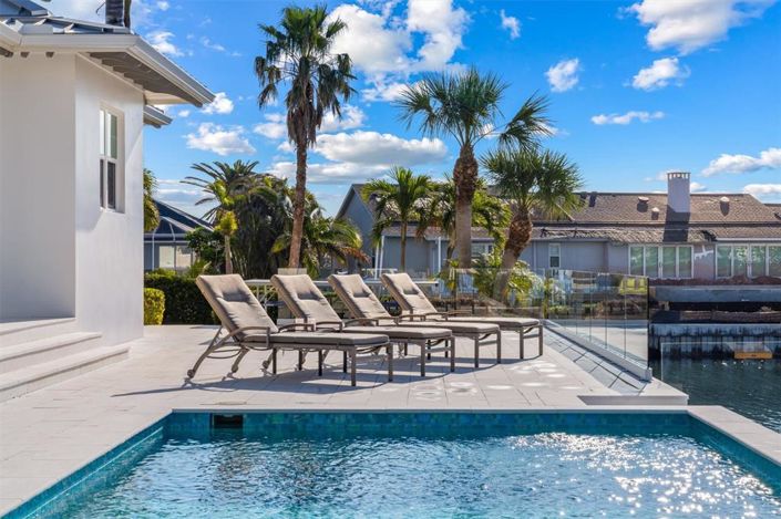 Image No.83-5 Bed Property for sale