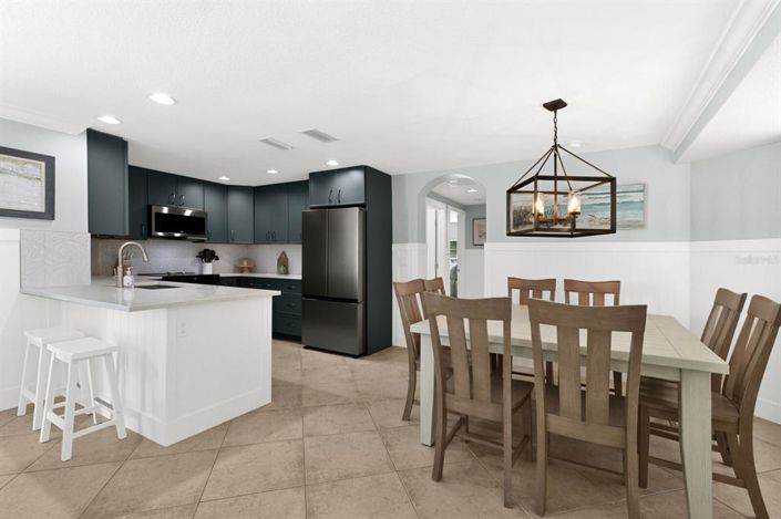 Image No.8-5 Bed Property for sale