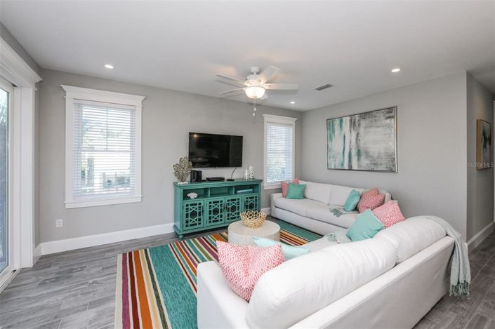 Image No.10-7 Bed Property for sale