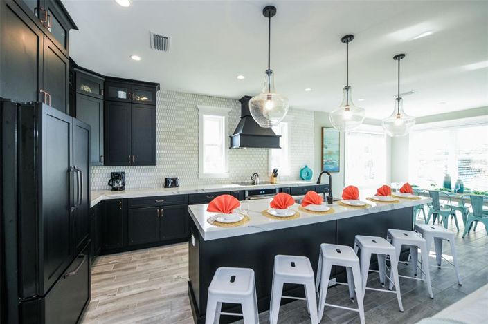 Image No.13-7 Bed Property for sale